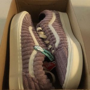 Size 10.5 Jumbo Cord Vans